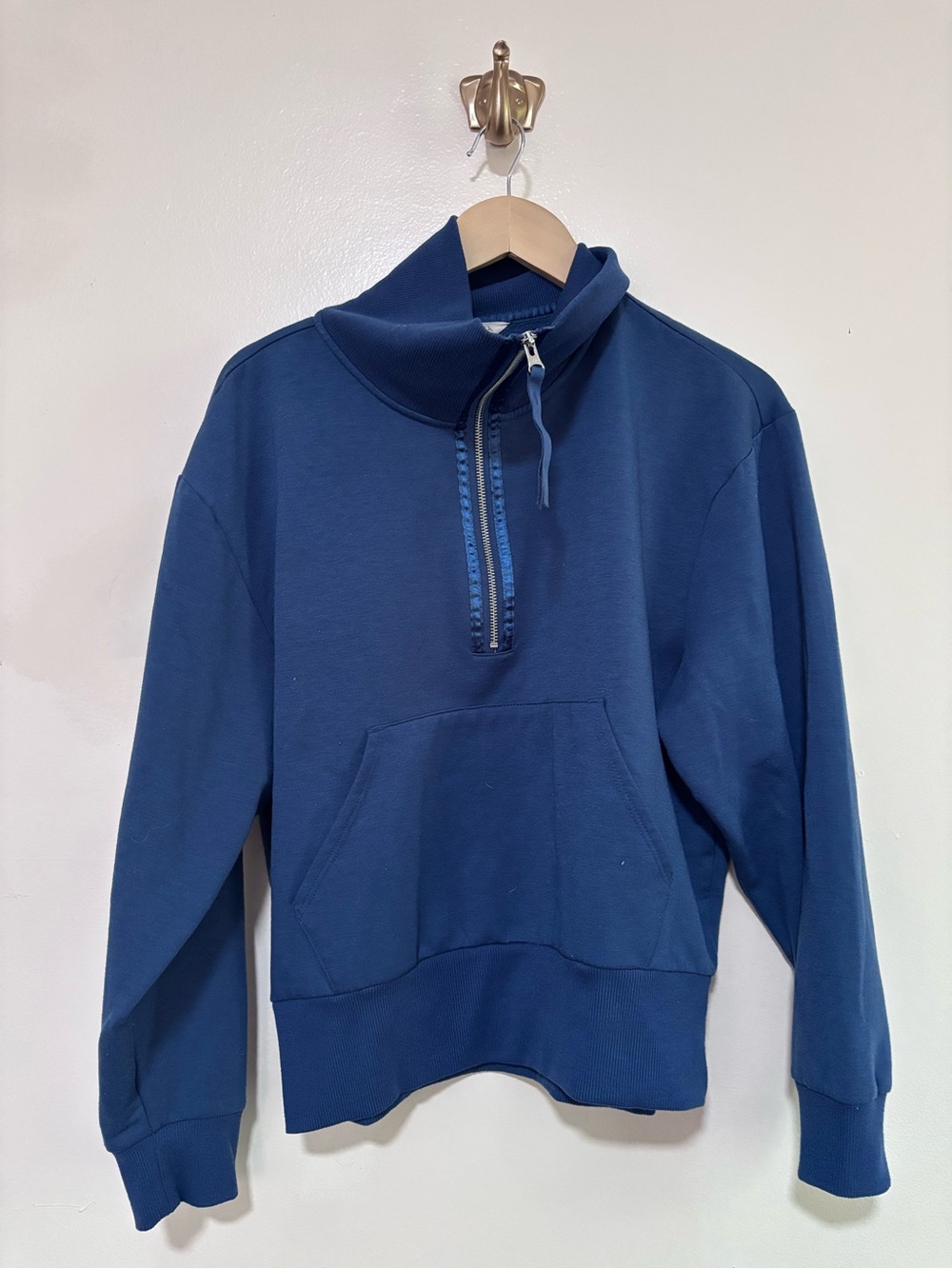 Earth Yoga Women's Blue Pullover Half Zip Sweatshirt M